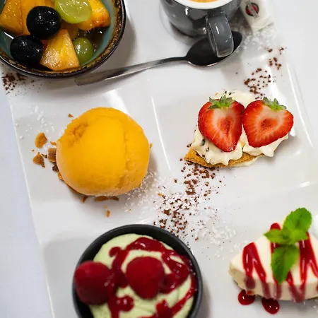 Le Pre Saint Germain Отель Лувье