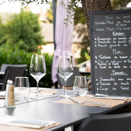 Le Pre Saint Germain Hotel Louviers