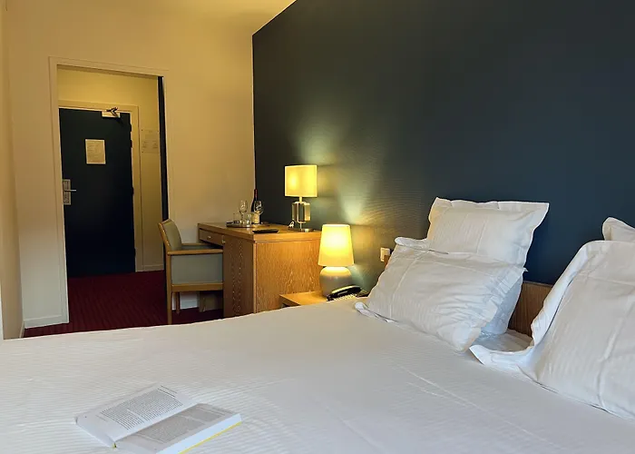 Le Pre Saint Germain Hotel Louviers