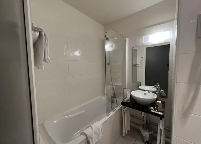 Le Pre Saint Germain Hotel Louviers